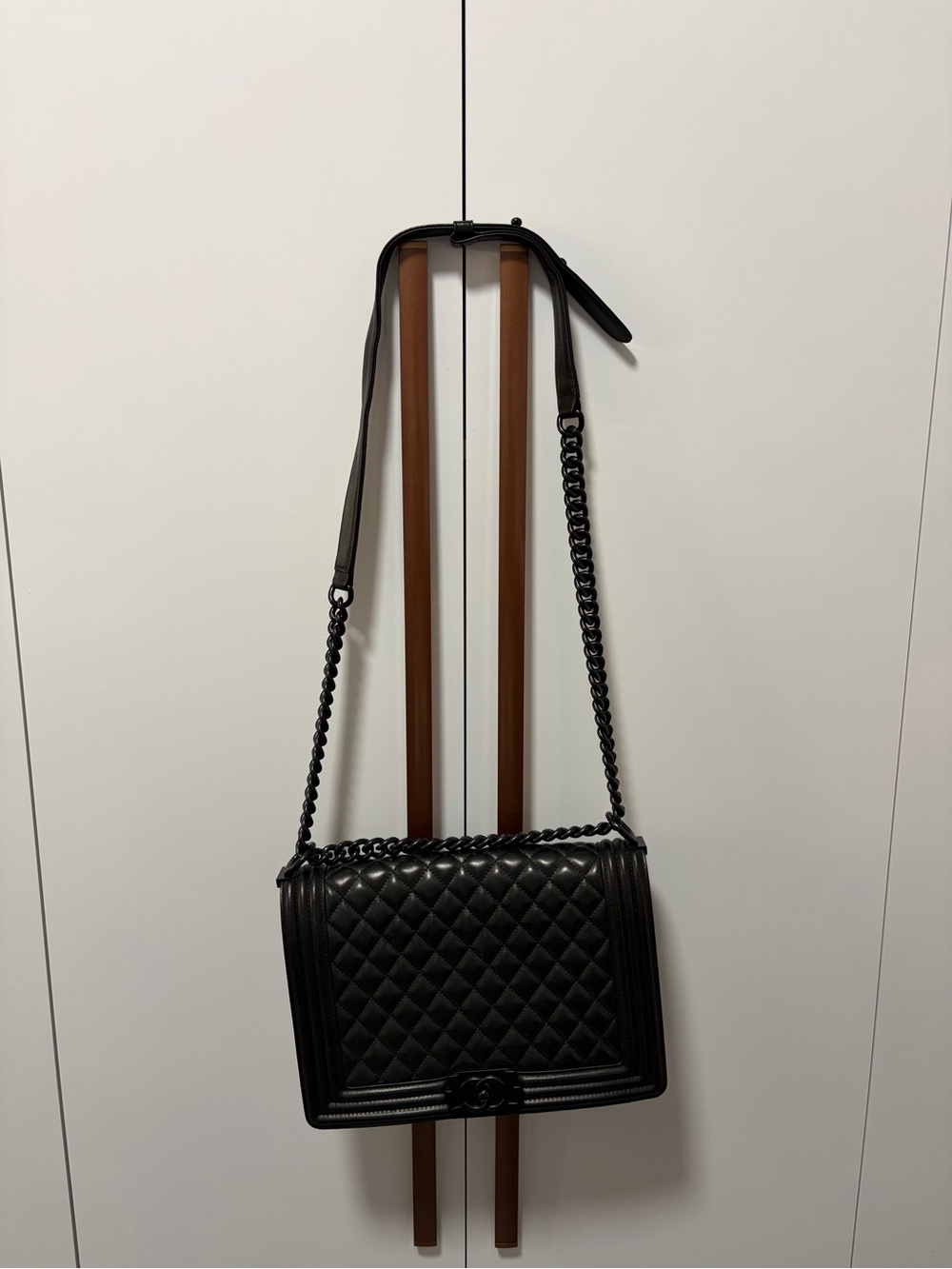 Black Quilted Chain Shoulder Bag - Classic Designer Style